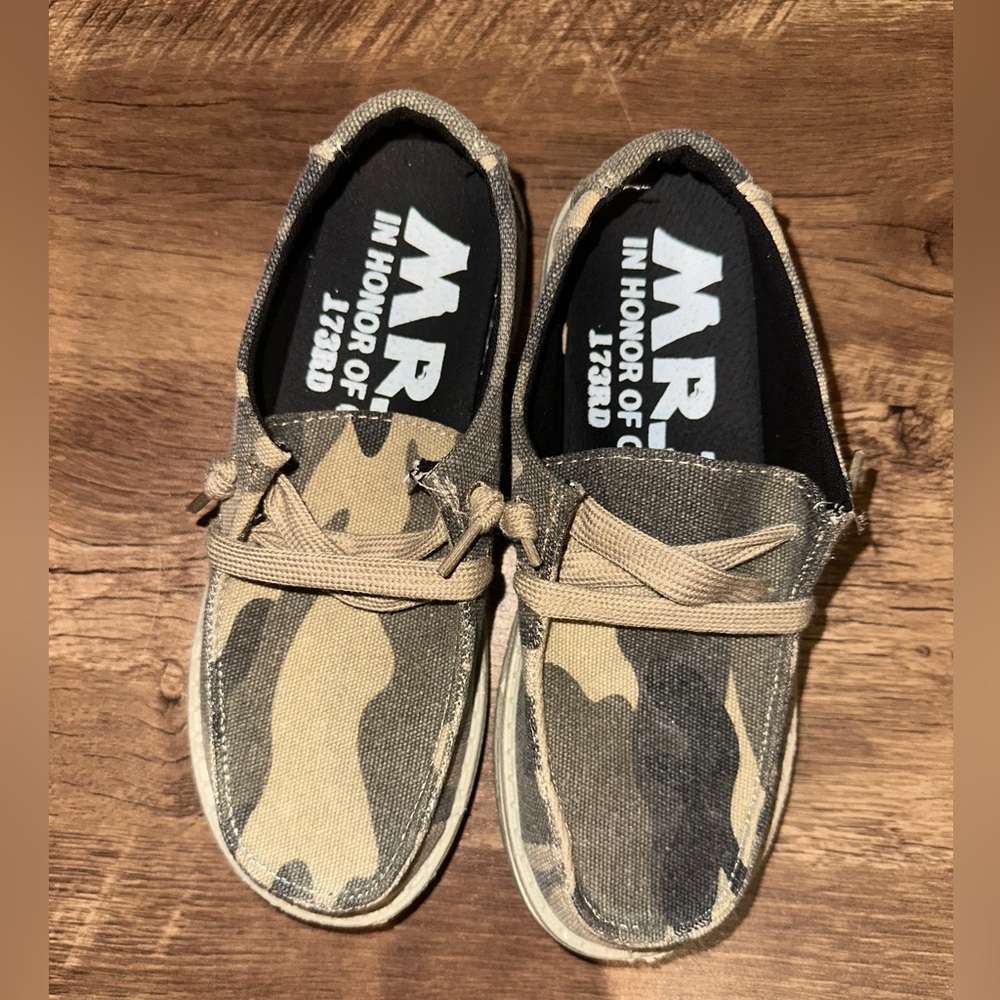 Mr. J Kids Camouflage Slip-On Shoes size 1Y - Picture 7 of 9